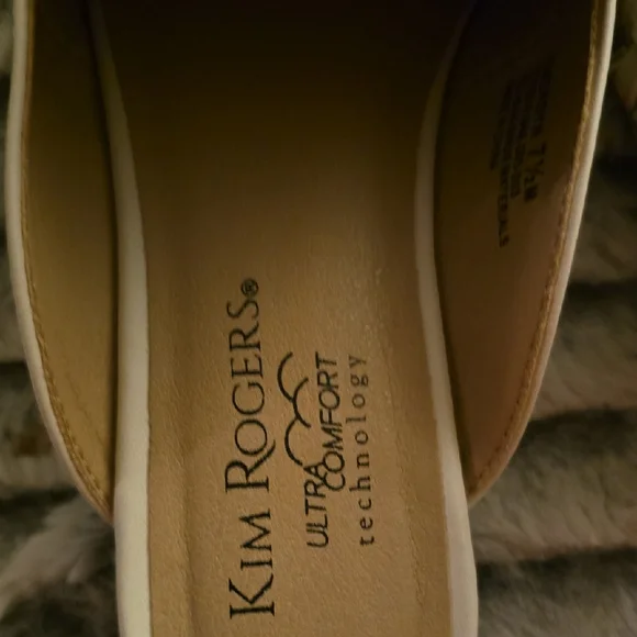 Kim Rogers White Mules with Chain Accent - Picture 4 of 7